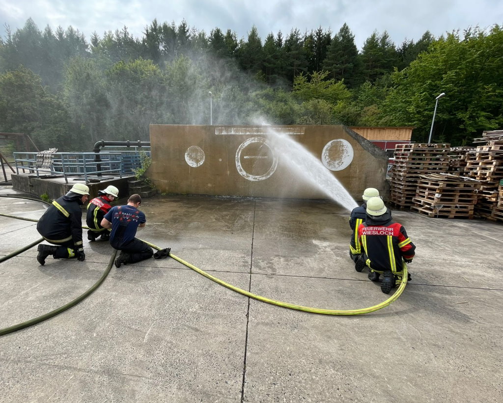 Brandbekämpfung - Heißausbildung bei der Firma IFRT
