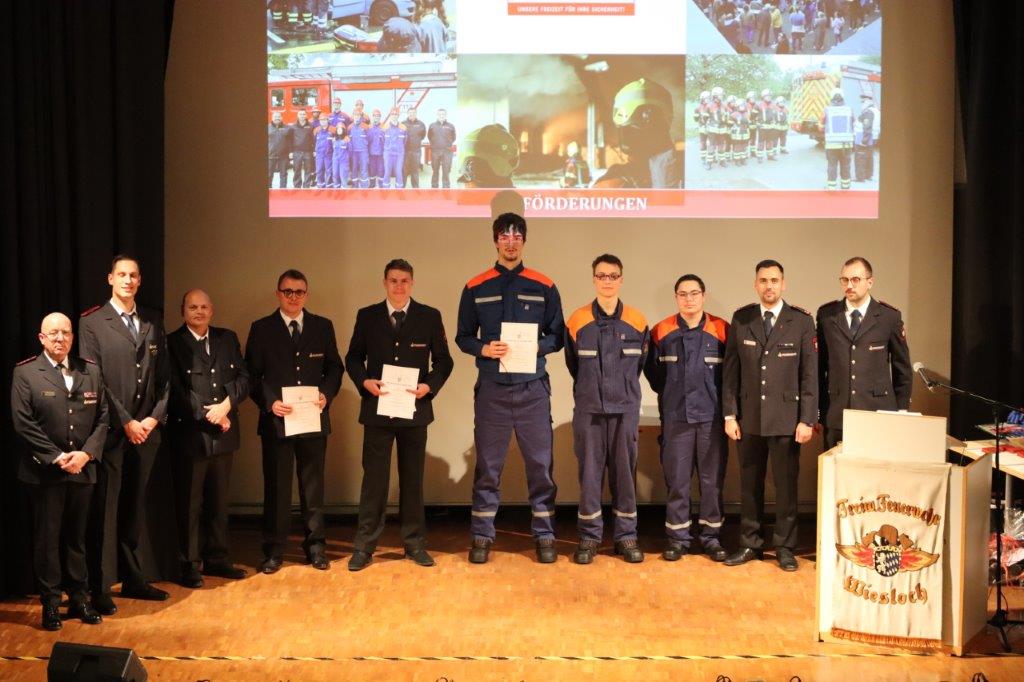 Übergabe aus der Jugendfeuerwehr in die Einsatzabteilung